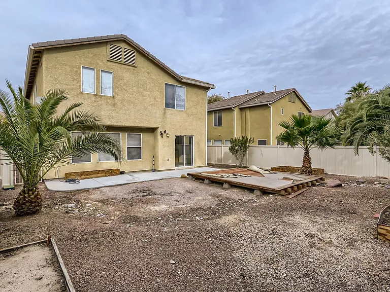 2537 Begonia Valley Ave — Photo 24