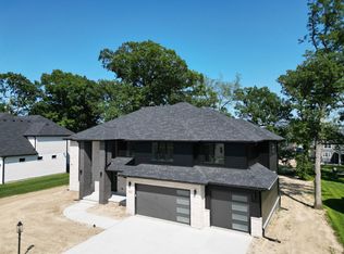 9511 Fescue Dr, Saint John, IN 46373