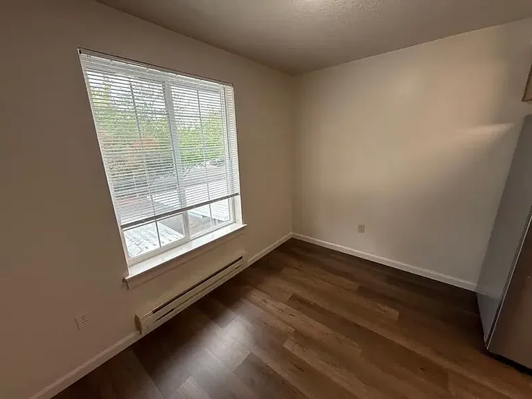 907 Bryan Ct #4 — Photo 2