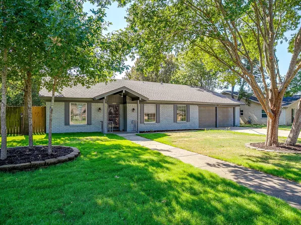 1225 Crestwood Dr, Cleburne, TX 76033