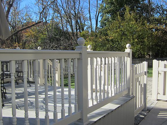 Low-maintenance Deck