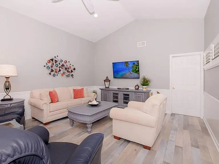 4031 NE Breakwater Dr — Photo 7