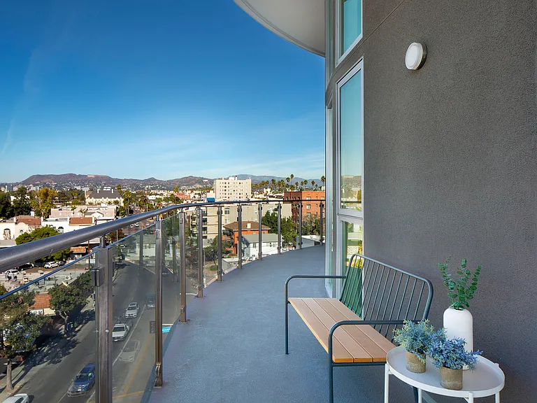 Nova on Wilshire — Photo 11