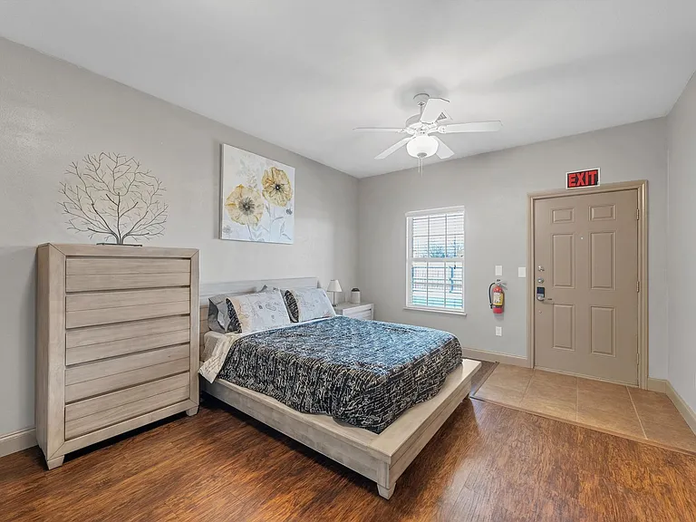 2305 S 7th St — Photo 11
