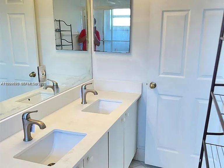 8784 SW 213th Ln — Photo 2