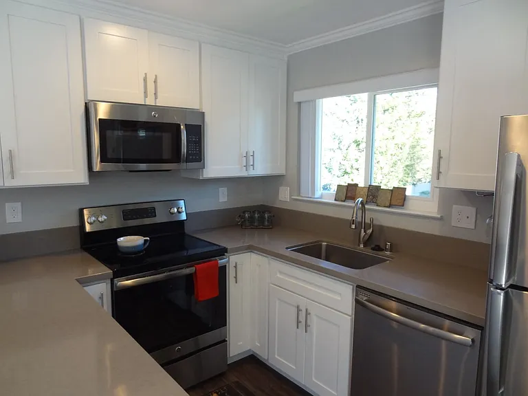 Los Altos Court — Photo 17