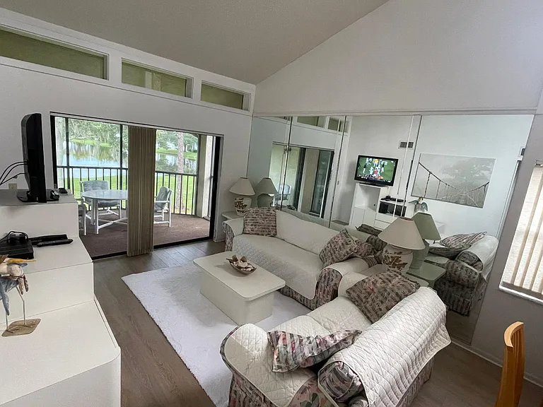 202 Woodlake Wynde — Photo 3