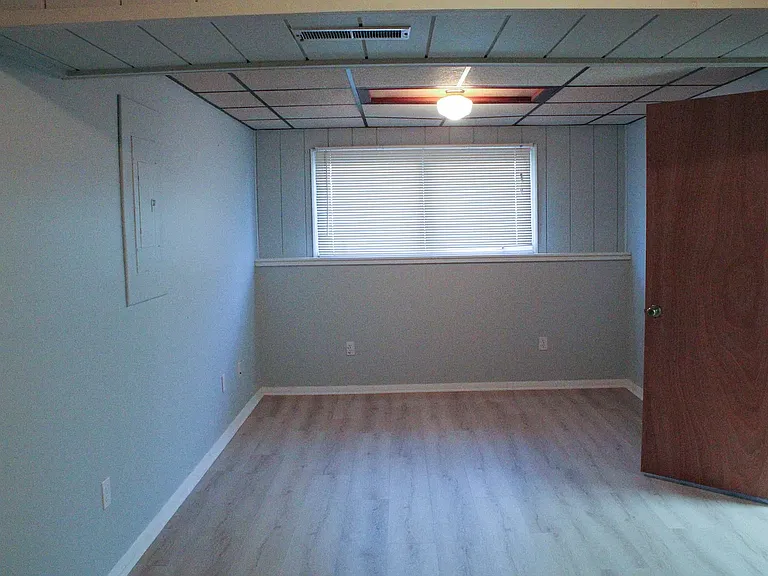 455 Glenview Ct — Photo 10