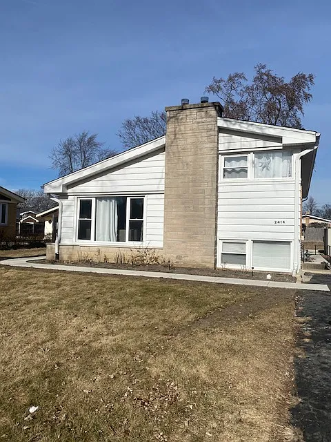 2414 Fontana Dr photo 1