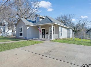 245 7th St SW, Paris, TX 75460