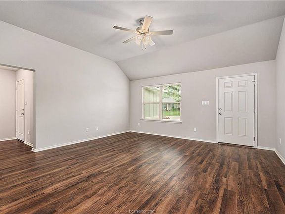 4th image of 811 Meadow Brook St