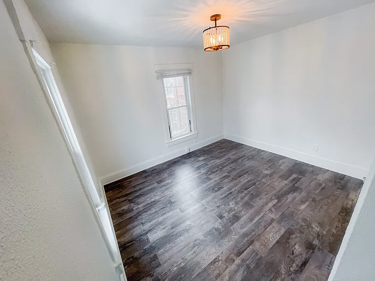 1915 Pleasant St #3 — Photo 2