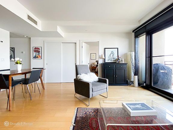 5th image of 20 Tiffany Pl APT 6N
