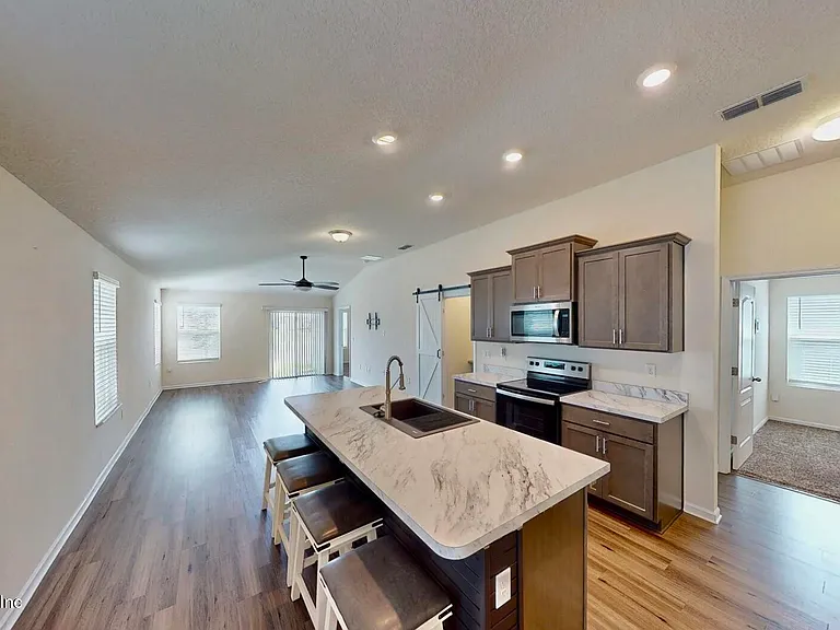 2385 Oak Stream Dr — Photo 5