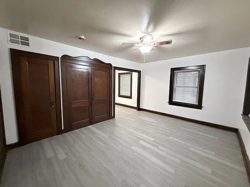 625 W Maple Ave — Photo 3