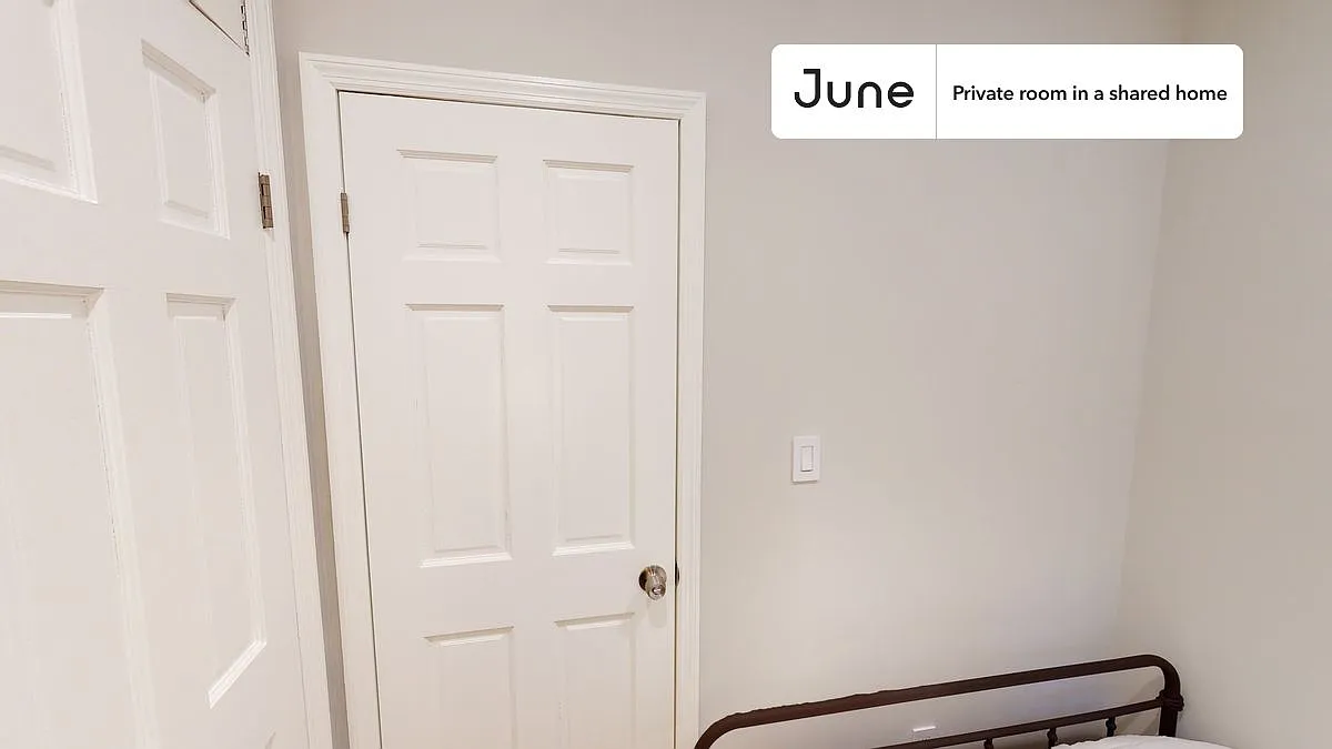Full bedroom in 3 bed/1 bath home in Hamilton Heights #795 C — Photo 4