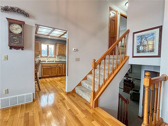 4th image of 416 Royal Crest Drive