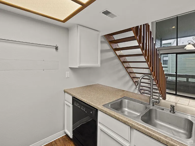 144 W Rockrimmon Blvd #302 — Photo 3