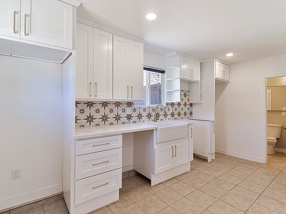 3rd image of 8731 Peach Ave