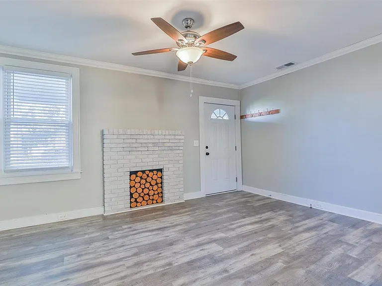 305 Virginia St — Photo 7