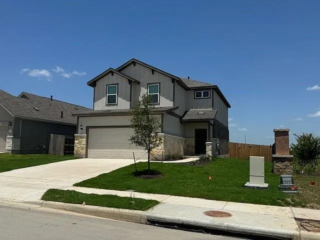 3 bed, 2.5 bath, 2044 sqft, $2,199 — Photo 2