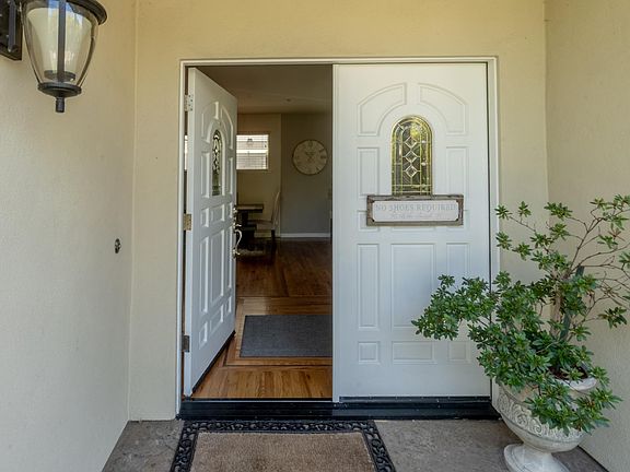 3rd image of 107 Izant Ct