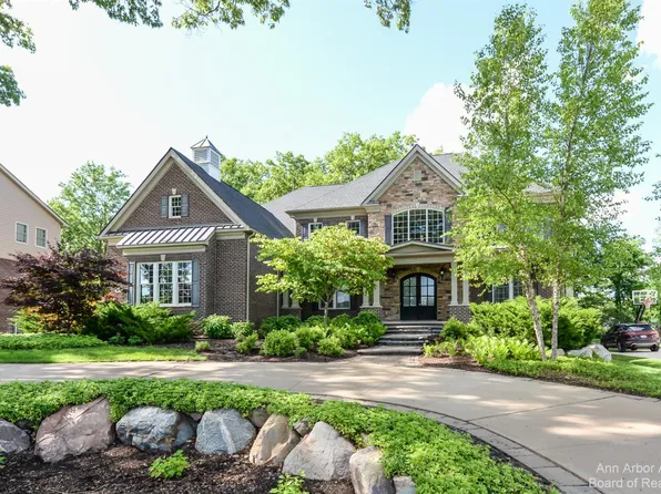2199 Parkview Ct, Ann Arbor, MI 48105