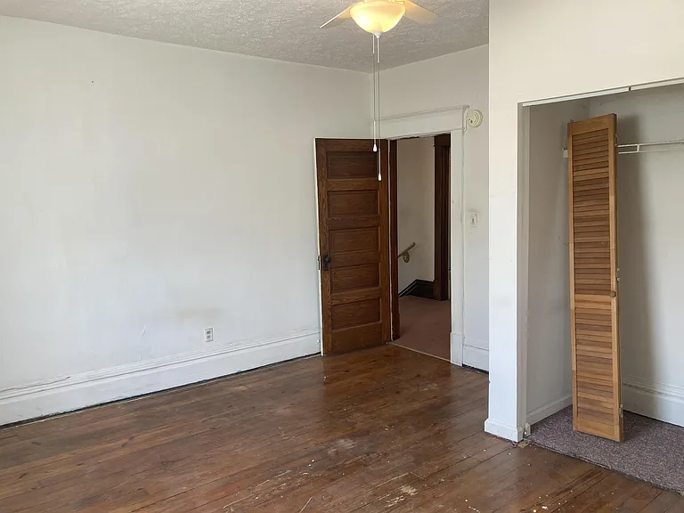212 Grand St — Photo 22