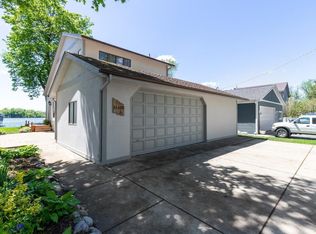 33800 N Lake Shore Dr, Grayslake, IL