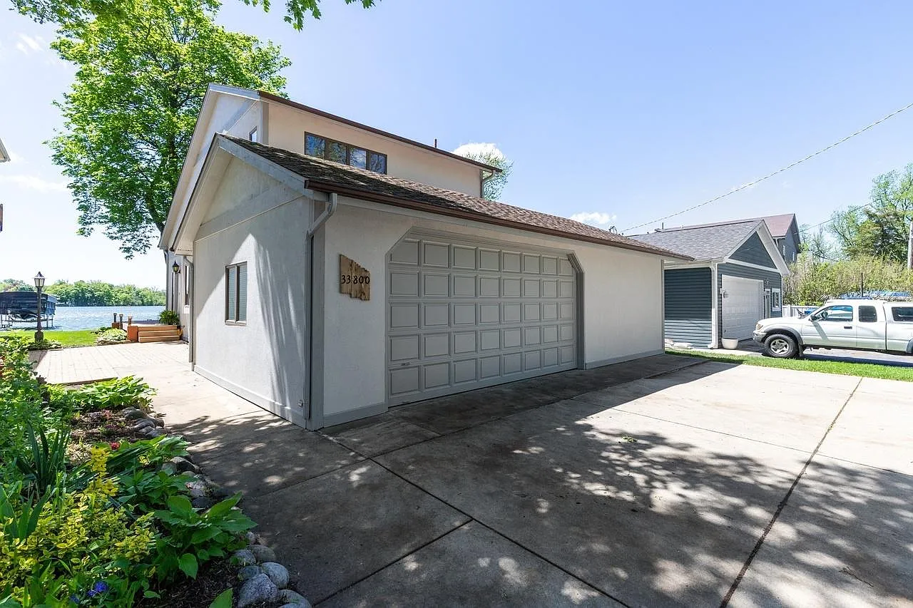 33800 N Lake Shore Dr photo 1