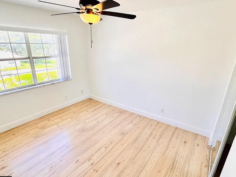 1436 Hawthorne Pl — Photo 4