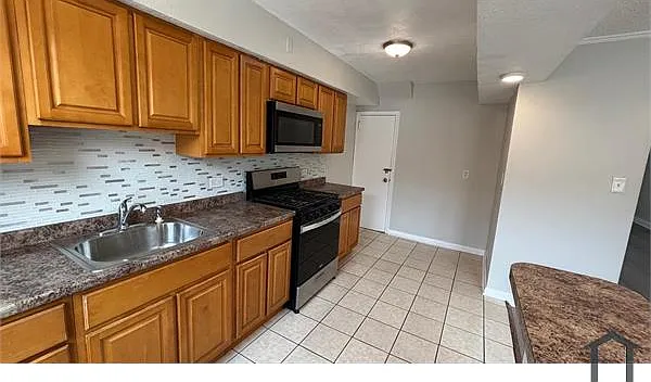 3 bed, 1224 sqft, $2,410 — Photo 2