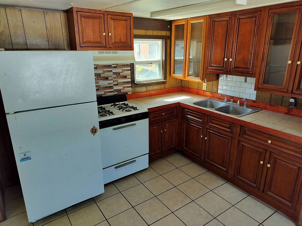 2nd image of 400 Hill St #4