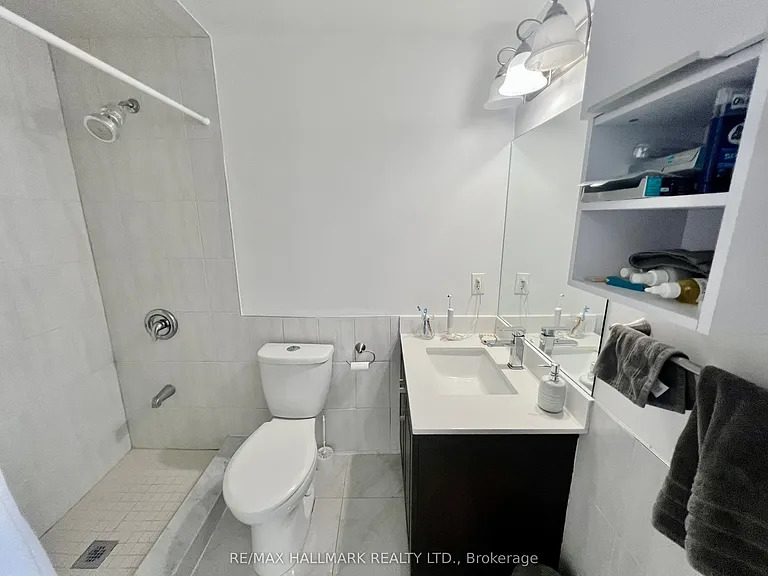 454 Bloor St W #4 — Photo 6