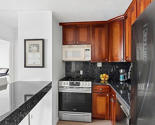 3rd image of 130 W 67th St APT 9C