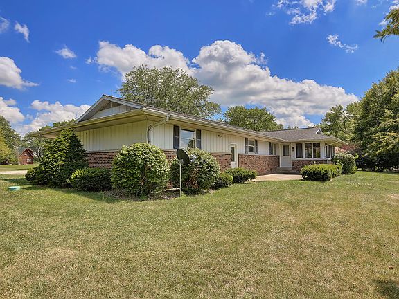 4th image of 334 S Hislop Dr