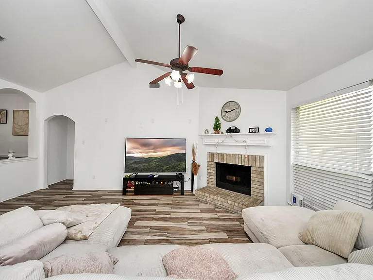18318 Farriswood Ct — Photo 20