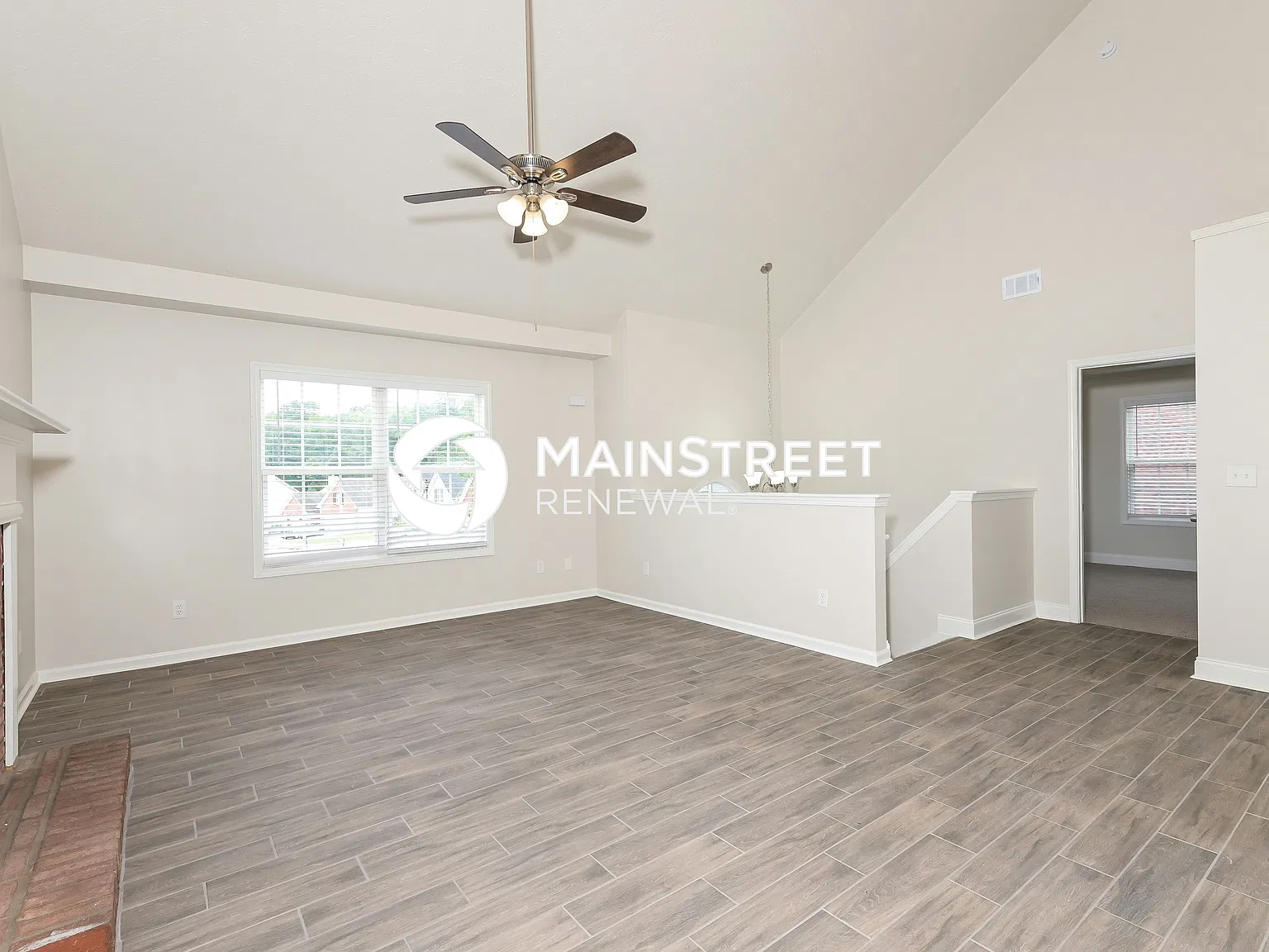 1599 Queen Elizabeth Dr — Photo 2