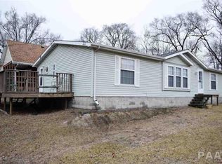 1523 Stout St, Pekin, IL