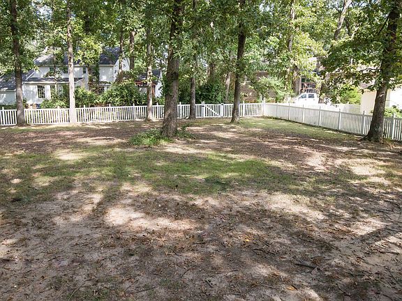 4th image of 905 Dogwood Cv