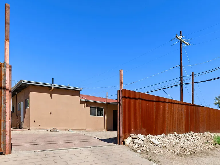 1541 E Mabel St — Photo 11