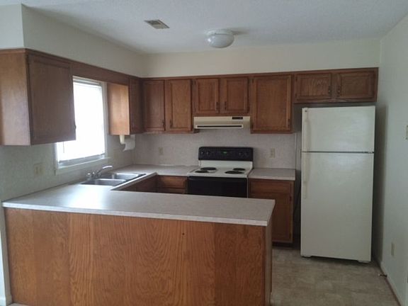 4th image of 143 F W Victoria Ct