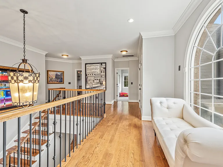 405 Pondview Ct — Photo 27