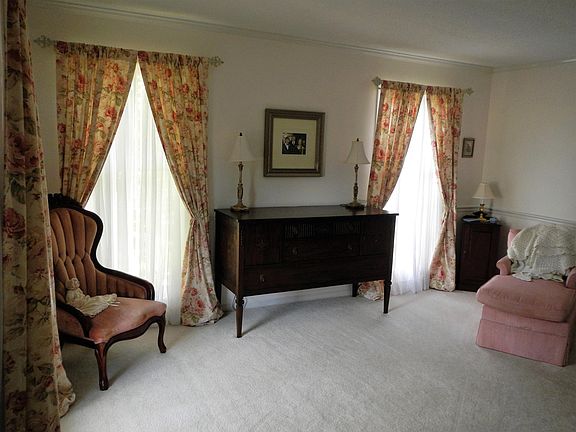 2nd image of 7 Garden Corner Ct