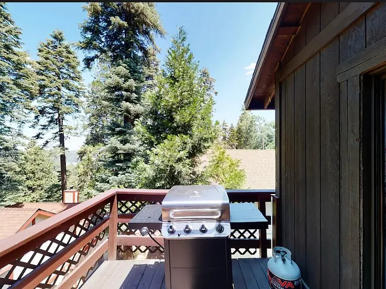 664 Ivy Ln — Photo 11