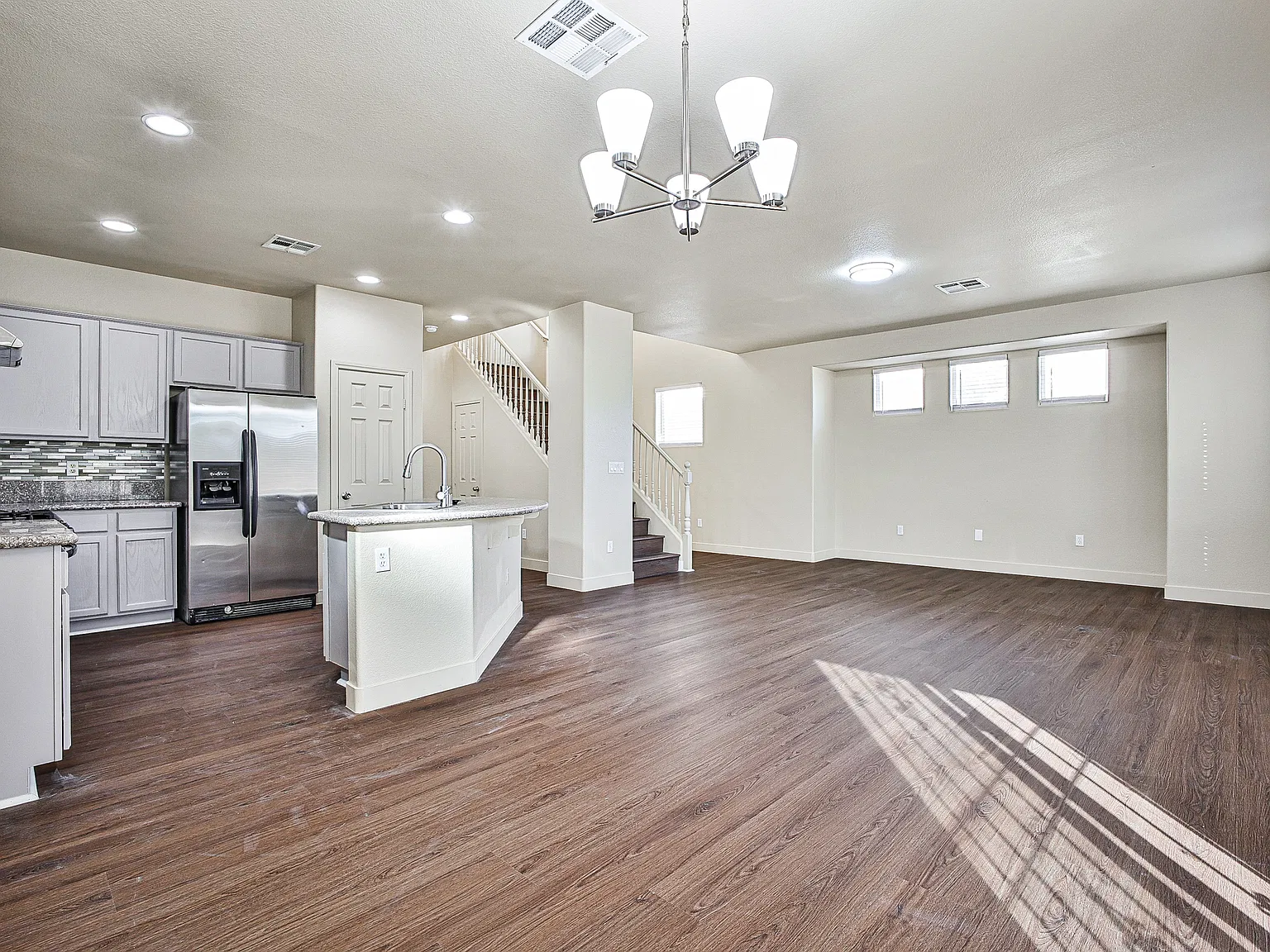4 bed, 2127 sqft, $2,250 — Photo 4