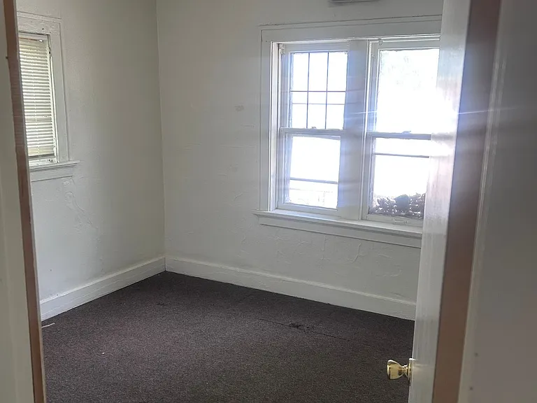 1625 W Keefe Ave — Photo 8