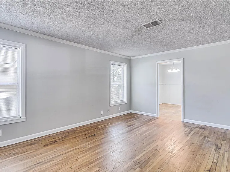 6046 Hugo Dr — Photo 6