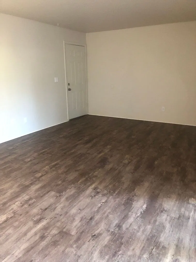 1000 & 1030 Del Sol Place — Photo 2