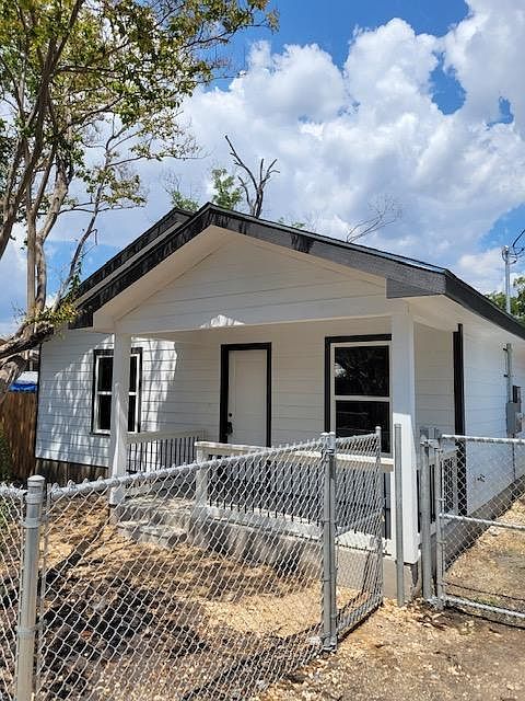 1st image of 231 Camada St